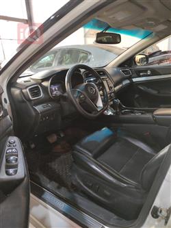 Nissan Maxima